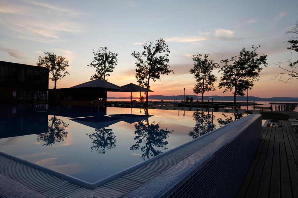 Modern Apartment With Lake View Balatonlelle Exterior foto