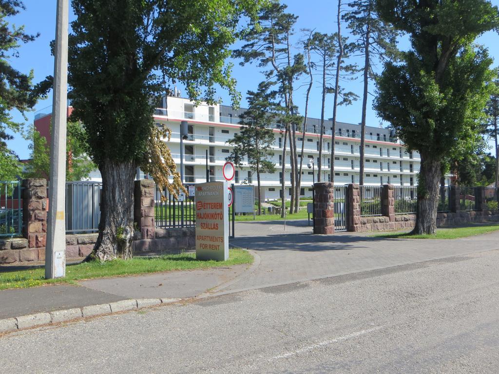 Modern Apartment With Lake View Balatonlelle Exterior foto